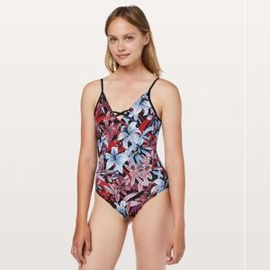 🆕️ Lululemon Shoreline One Piece

Lush Lillies